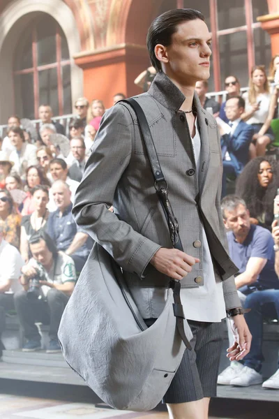 Look 24